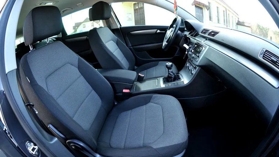 VOLKSWAGEN Passat -