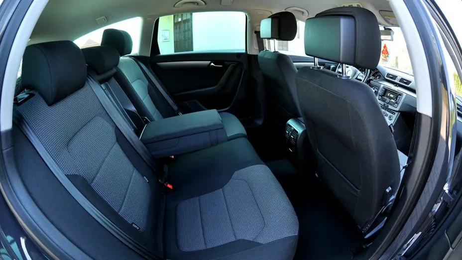 VOLKSWAGEN Passat -