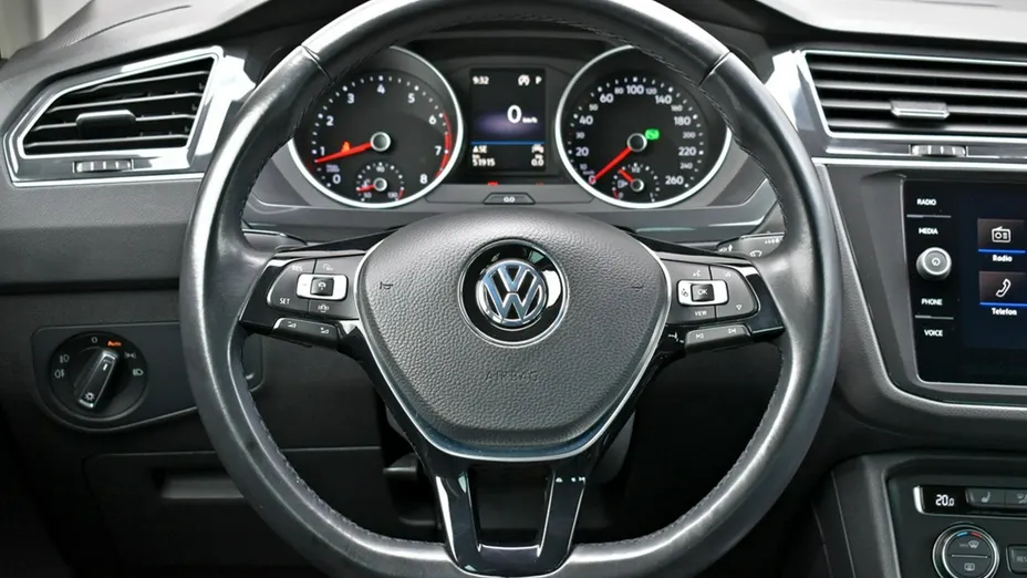 VOLKSWAGEN Tiguan -