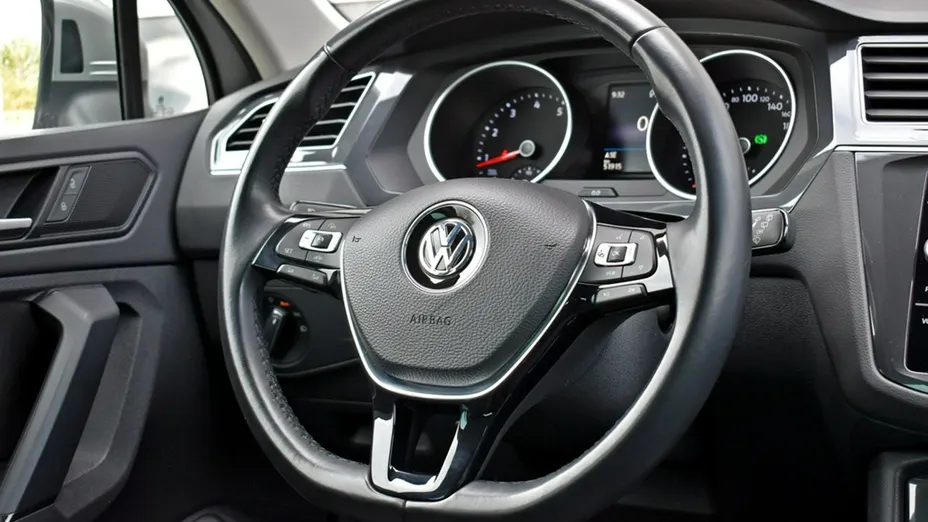 VOLKSWAGEN Tiguan -