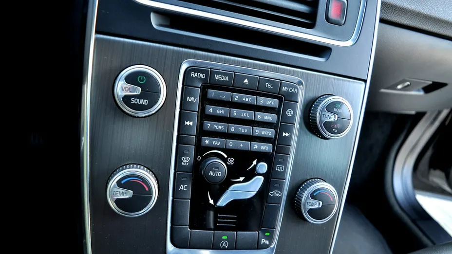 VOLVO V60 -