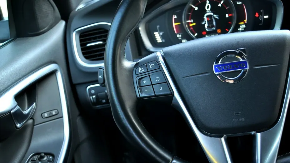 VOLVO V60 -