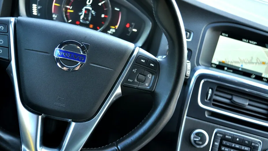VOLVO V60 -