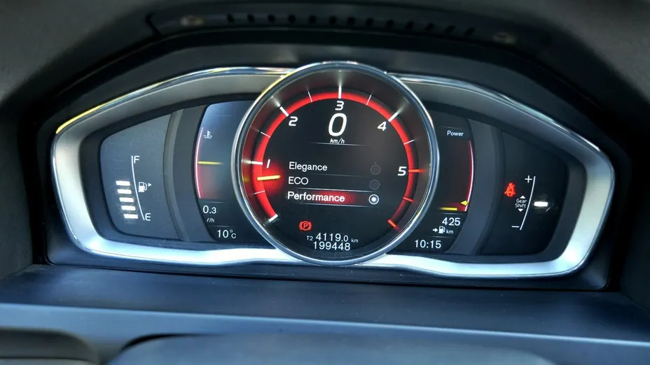VOLVO V60 -
