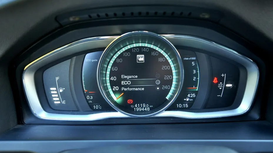 VOLVO V60 -