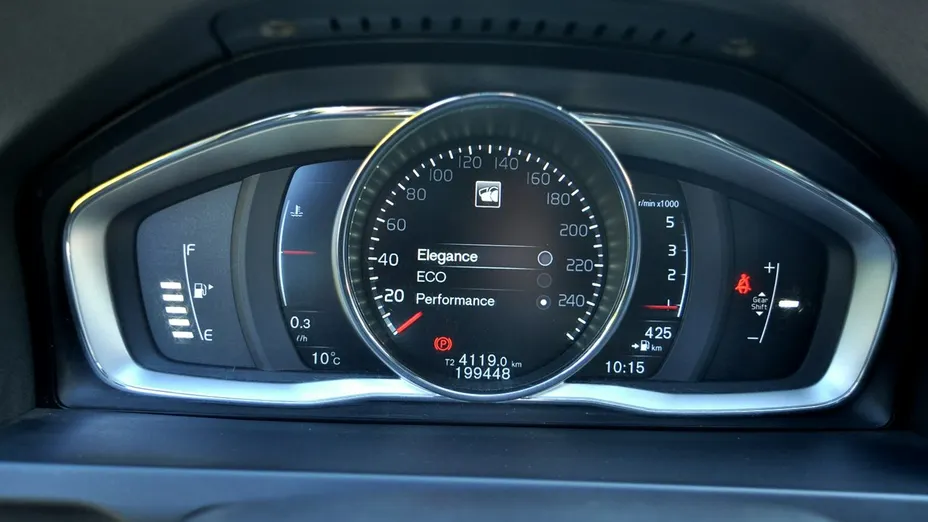 VOLVO V60 -