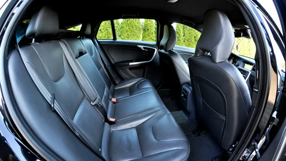 VOLVO V60 -
