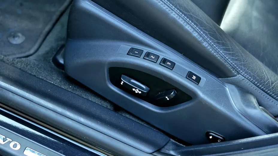 VOLVO V60 -