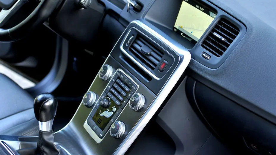 VOLVO V60 -