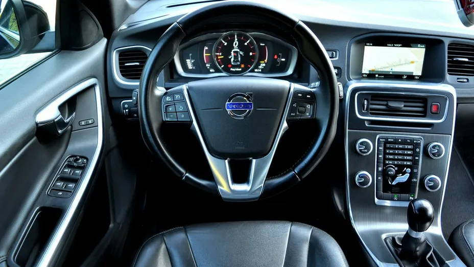 VOLVO V60 -