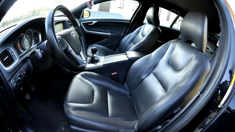 VOLVO V60 -
