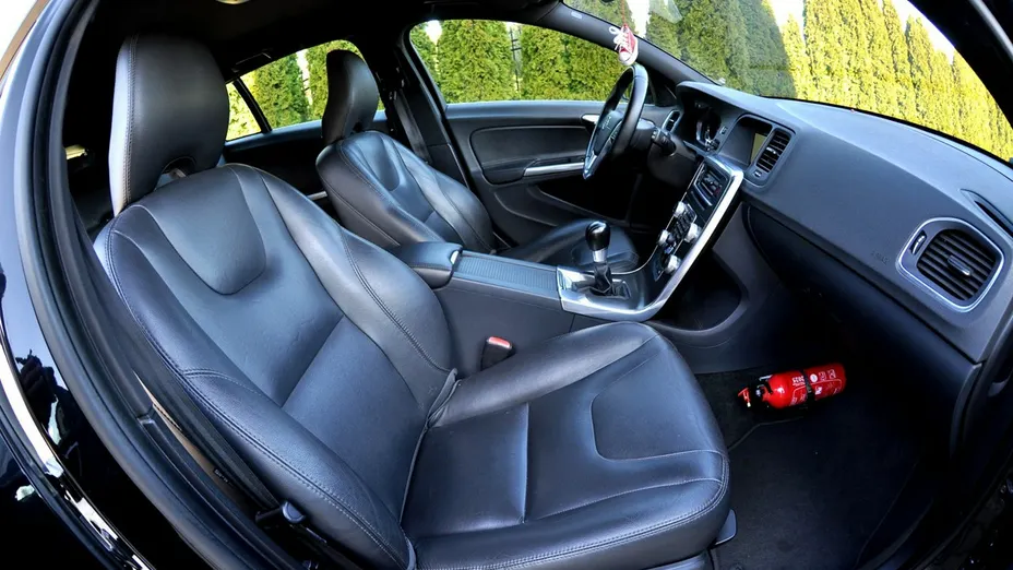 VOLVO V60 -