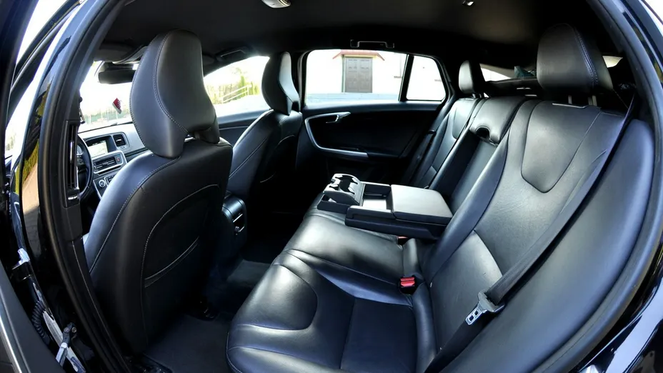 VOLVO V60 -