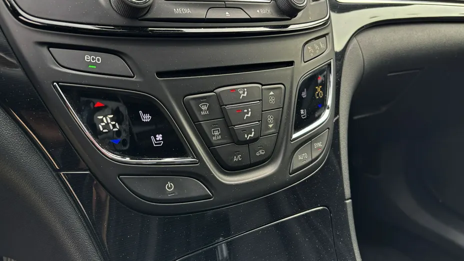 OPEL Insignia -