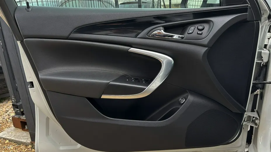 OPEL Insignia -