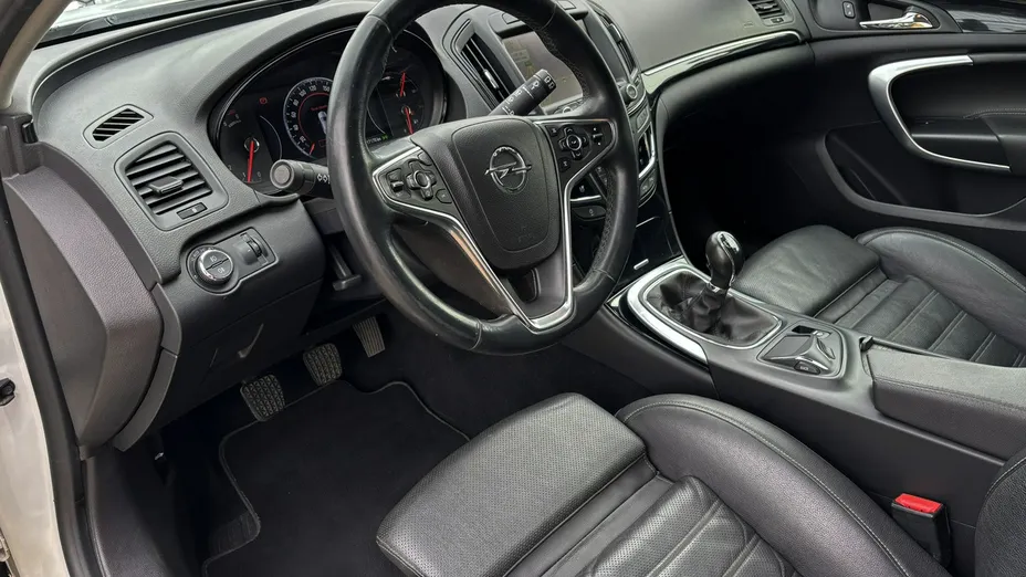 OPEL Insignia -