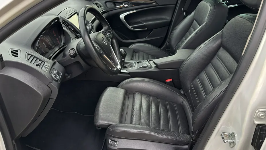 OPEL Insignia -