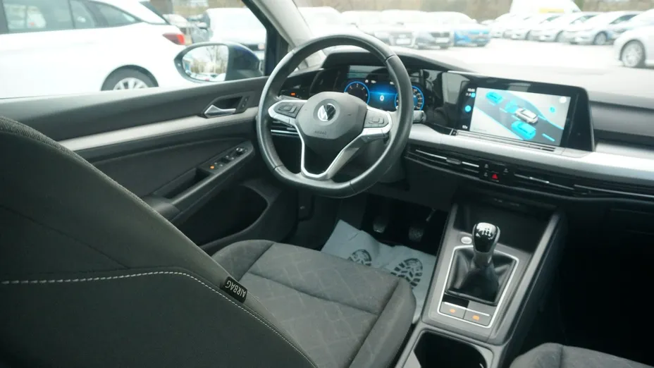 VOLKSWAGEN Golf -