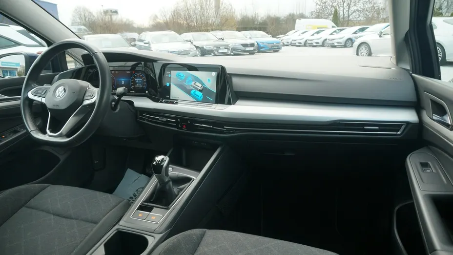 VOLKSWAGEN Golf -