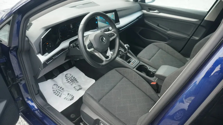 VOLKSWAGEN Golf -