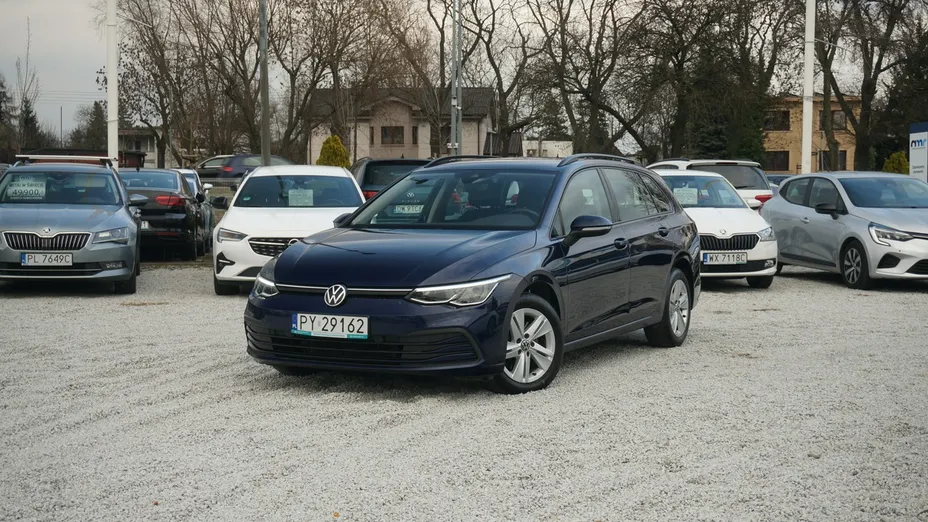 VOLKSWAGEN Golf -