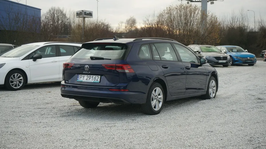 VOLKSWAGEN Golf -