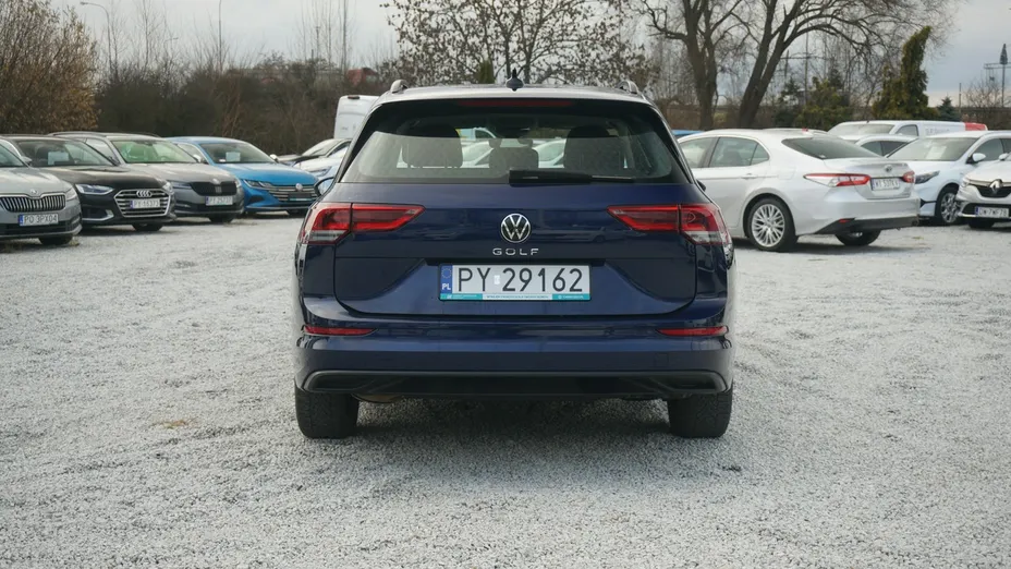 VOLKSWAGEN Golf -