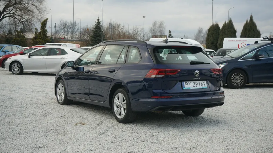 VOLKSWAGEN Golf -