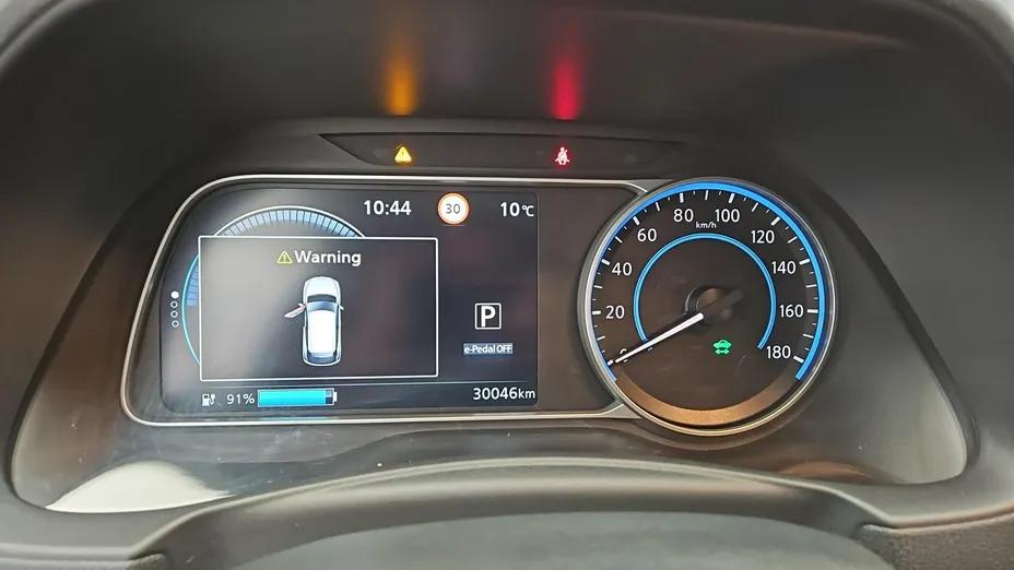 NISSAN Leaf -
