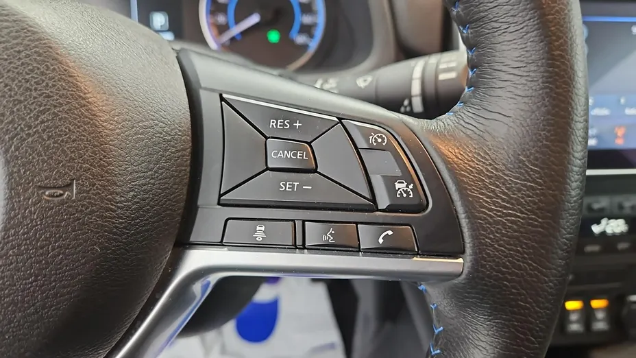 NISSAN Leaf -