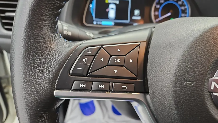 NISSAN Leaf -