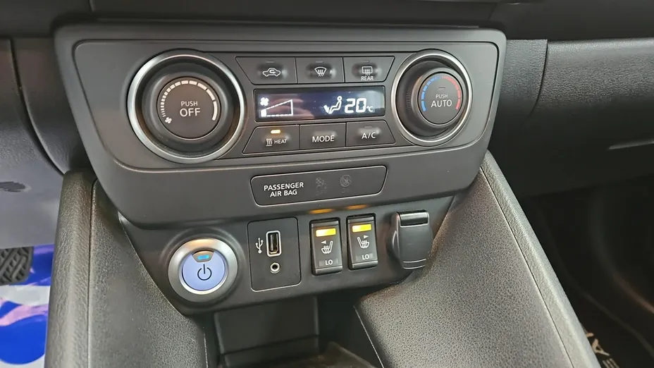 NISSAN Leaf -