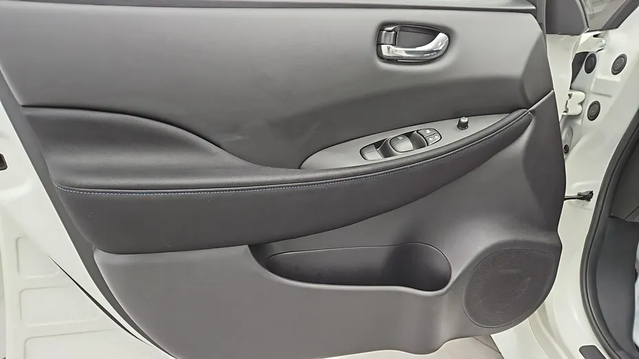 NISSAN Leaf -