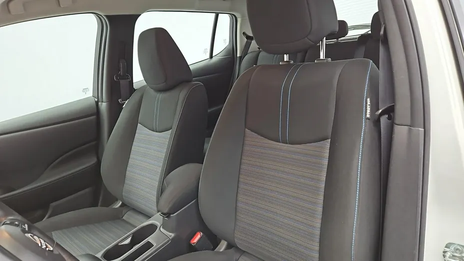 NISSAN Leaf -