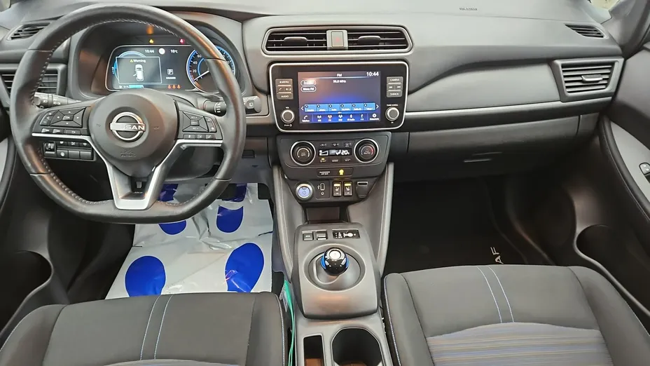 NISSAN Leaf -