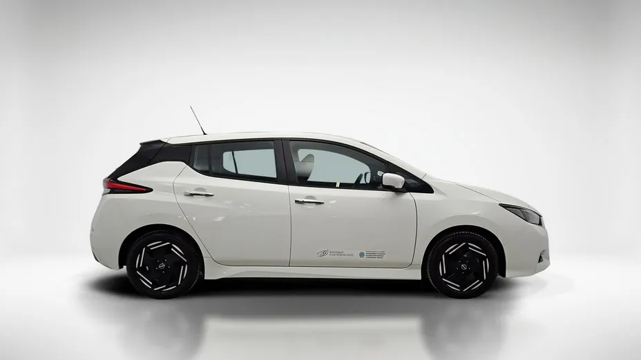 NISSAN Leaf -