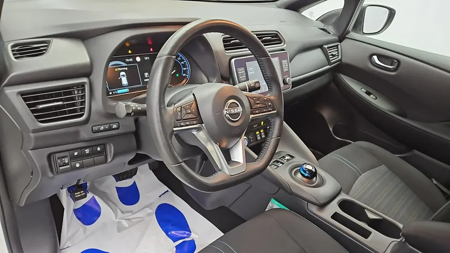 NISSAN Leaf -