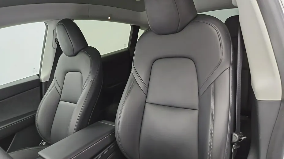 TESLA Model Y -