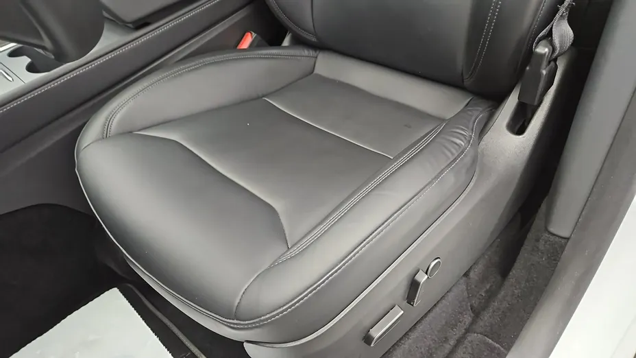 TESLA Model Y -