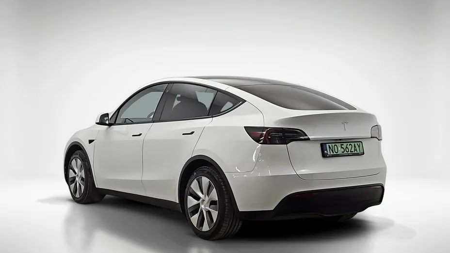 TESLA Model Y -