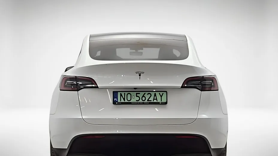 TESLA Model Y -