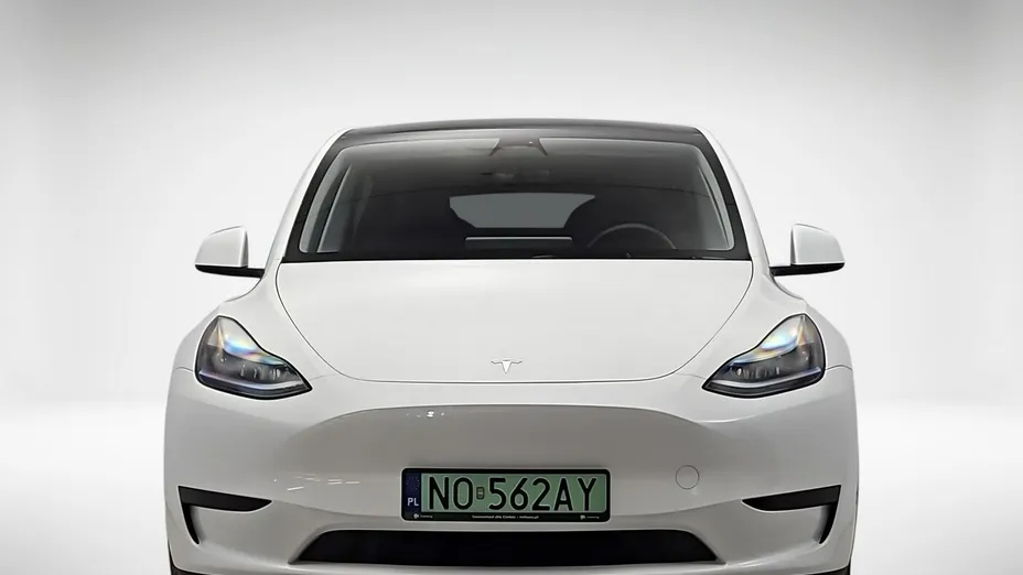 TESLA Model Y -