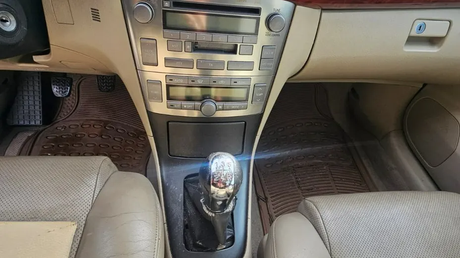TOYOTA Avensis -