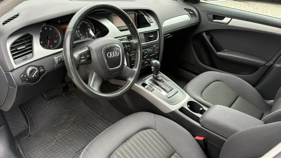 AUDI A4 -