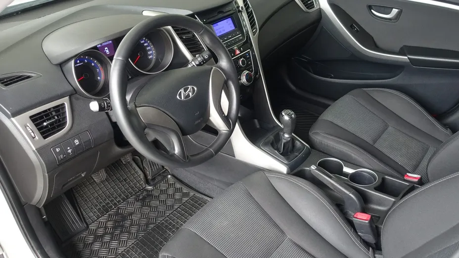 HYUNDAI i30 -