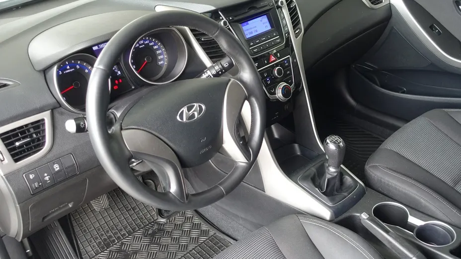 HYUNDAI i30 -