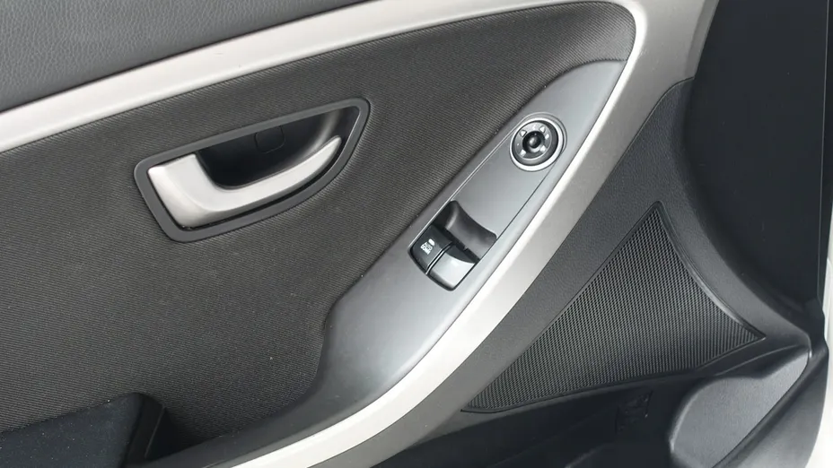 HYUNDAI i30 -