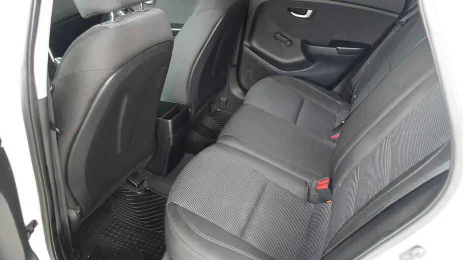 HYUNDAI i30 -