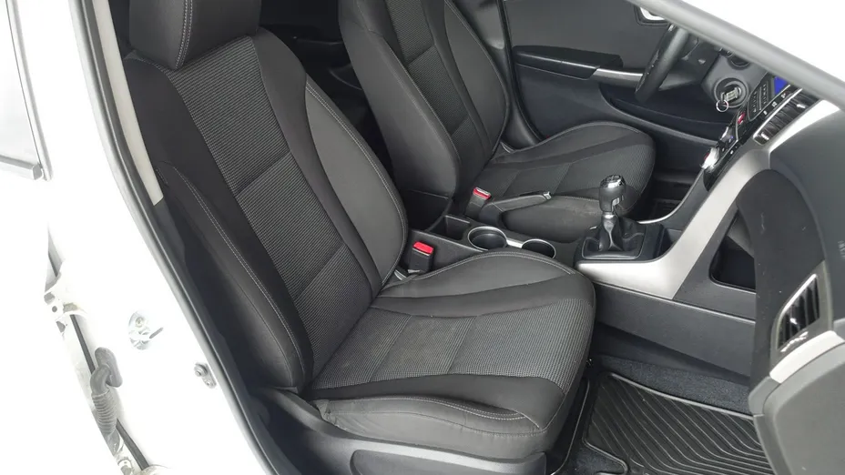HYUNDAI i30 -