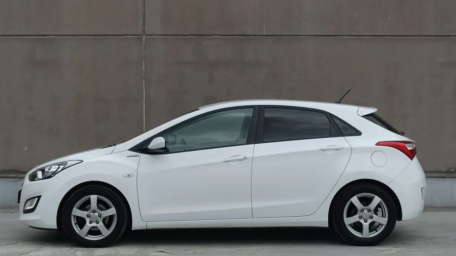 HYUNDAI i30 -
